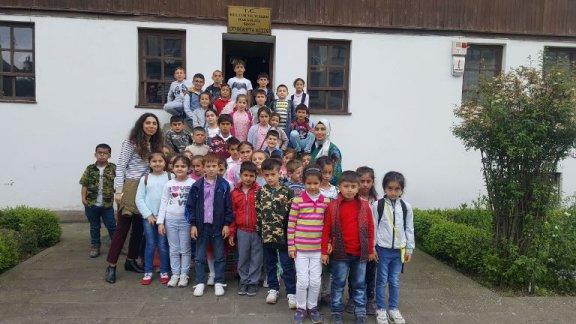 "Sinop Tarihini Öğreniyor Projesi" kapsamında İlçemiz Şehit Bahattin Dolma İlkokulu Öğrencilerinin katılımı ile İlimize gezi düzenledi.
