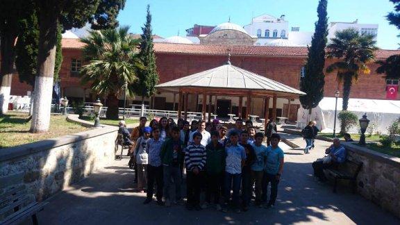 "Sinop Tarihini Öğreniyor Projesi" kapsamında İlçemiz Dikmen İmam Hatip Ortaokulu Öğrencilerinin katılımı ile İlimize gezi düzenledi.